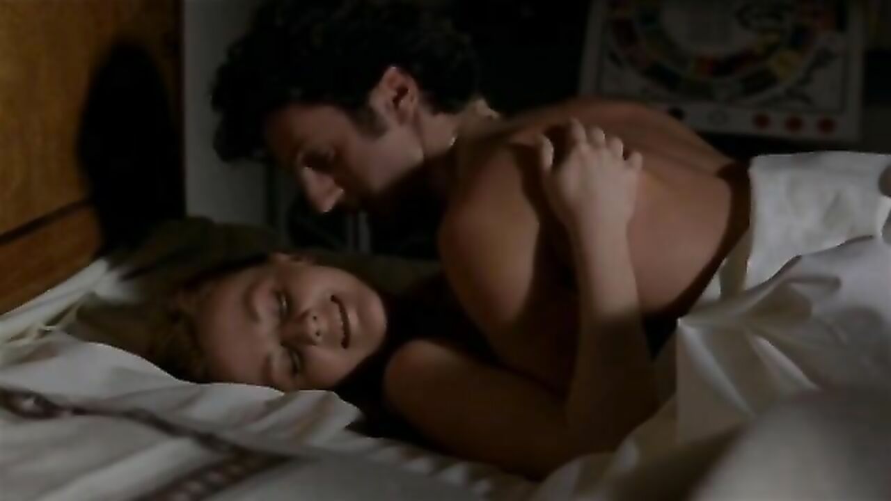 Isabelle Mergault and Elisa Servier erotic scene from Pour cent briques t'as plus rien (1982)