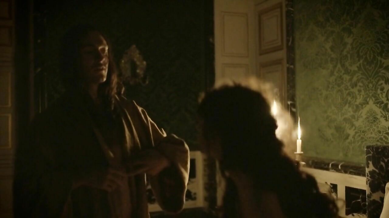 Anna Brewster, nackt, Sexszene aus Versailles s01e06 (2015)