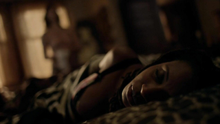 Isidora Goreshter nue, Shanola Hampton nue, scène de sexe de Shameless s06e11 (2016)