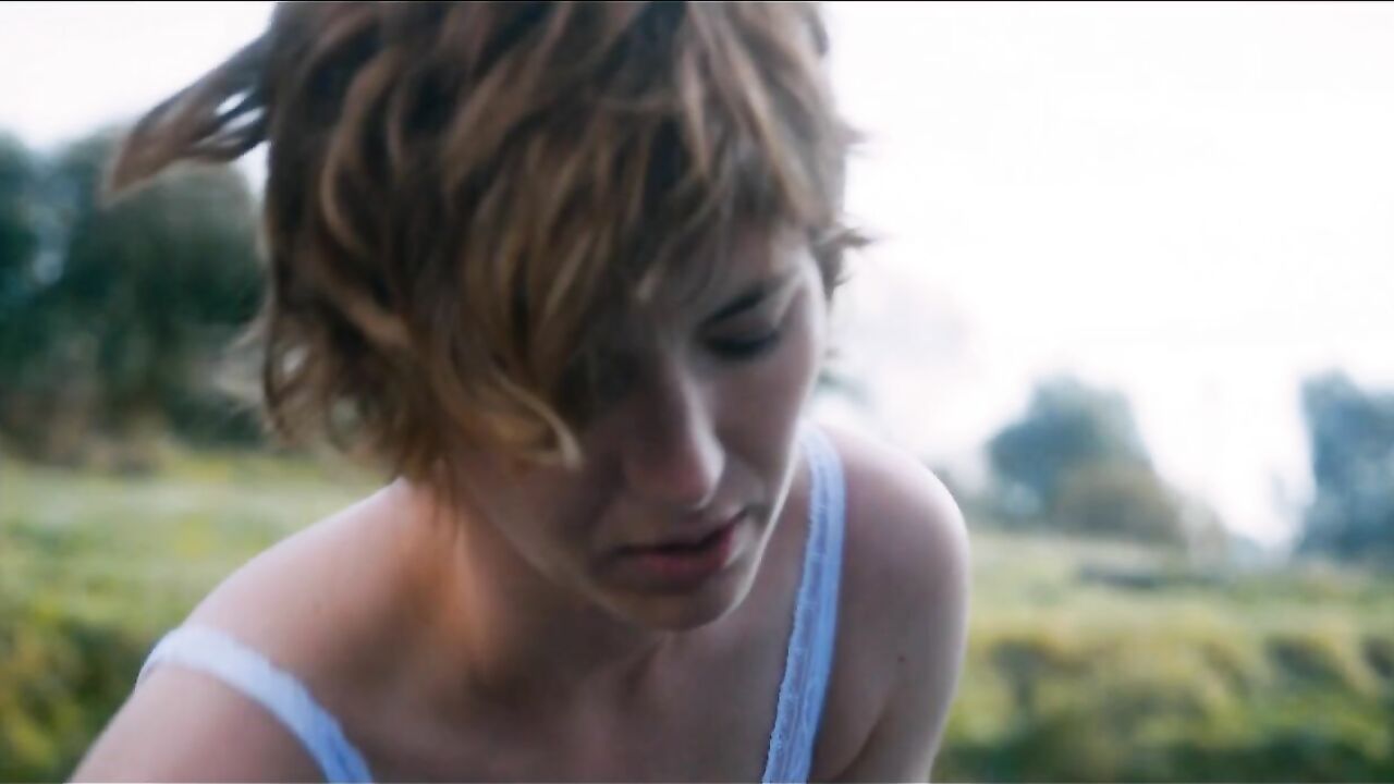 Louise Bourgoin nude, scene from Je suis un soldat (2015)