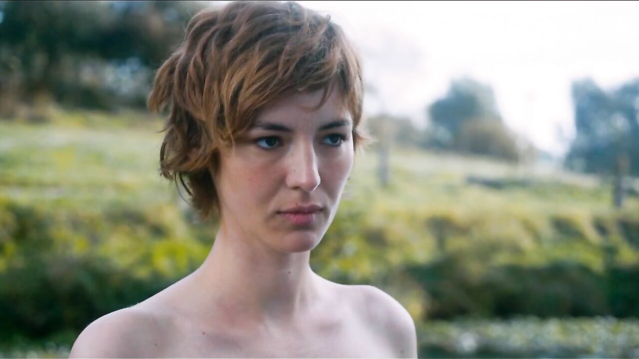 Louise Bourgoin nude, scene from Je suis un soldat (2015)