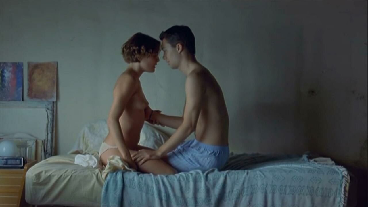 Adriana Ugarte nude, sex scene from Castillos de carton (2009)