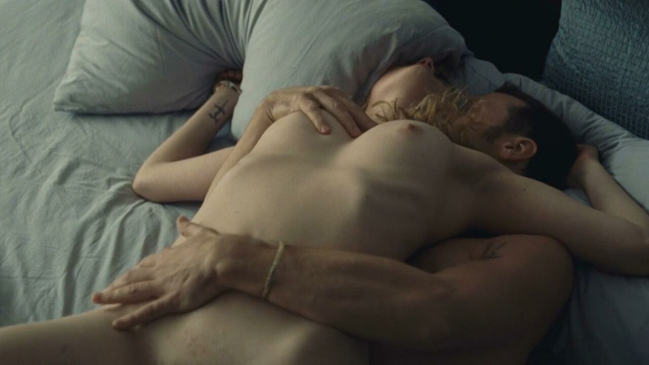 Evelyne Brochu nude, sex scene from Cafe De Flore (2011)