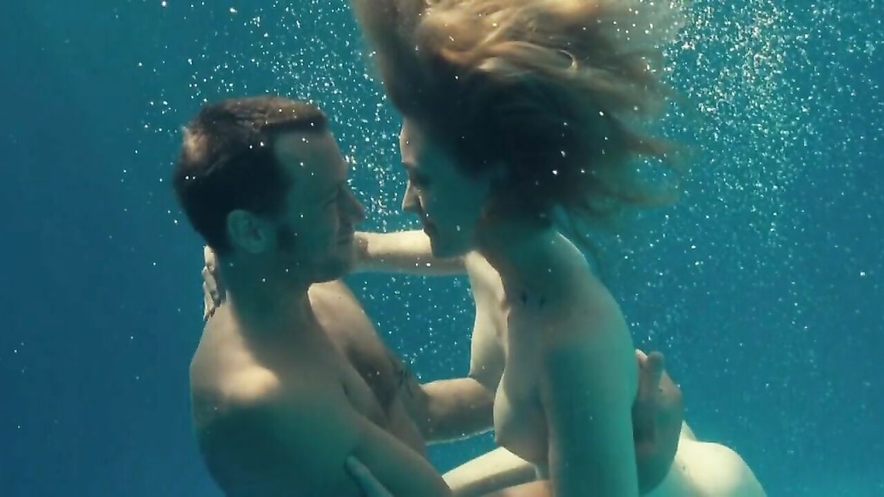 Evelyne Brochu nude, sex scene from Cafe De Flore (2011)