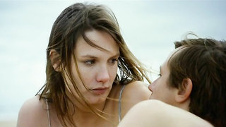 Ana Girardot nago, scena seksu z Le beau monde (2014)