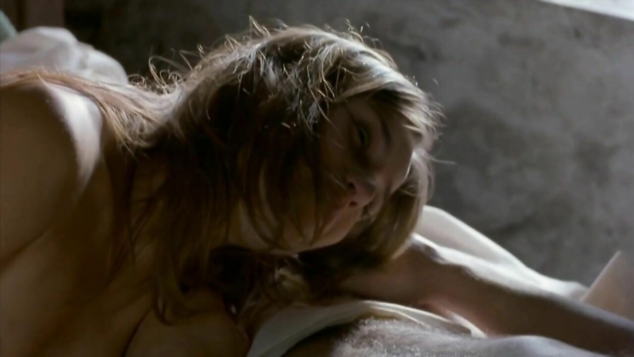 Marta Etura nude, sex scene from La vida que te espera (2004)