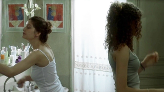 Laetitia Casta nuda, scena di Le grand appartement (2006)