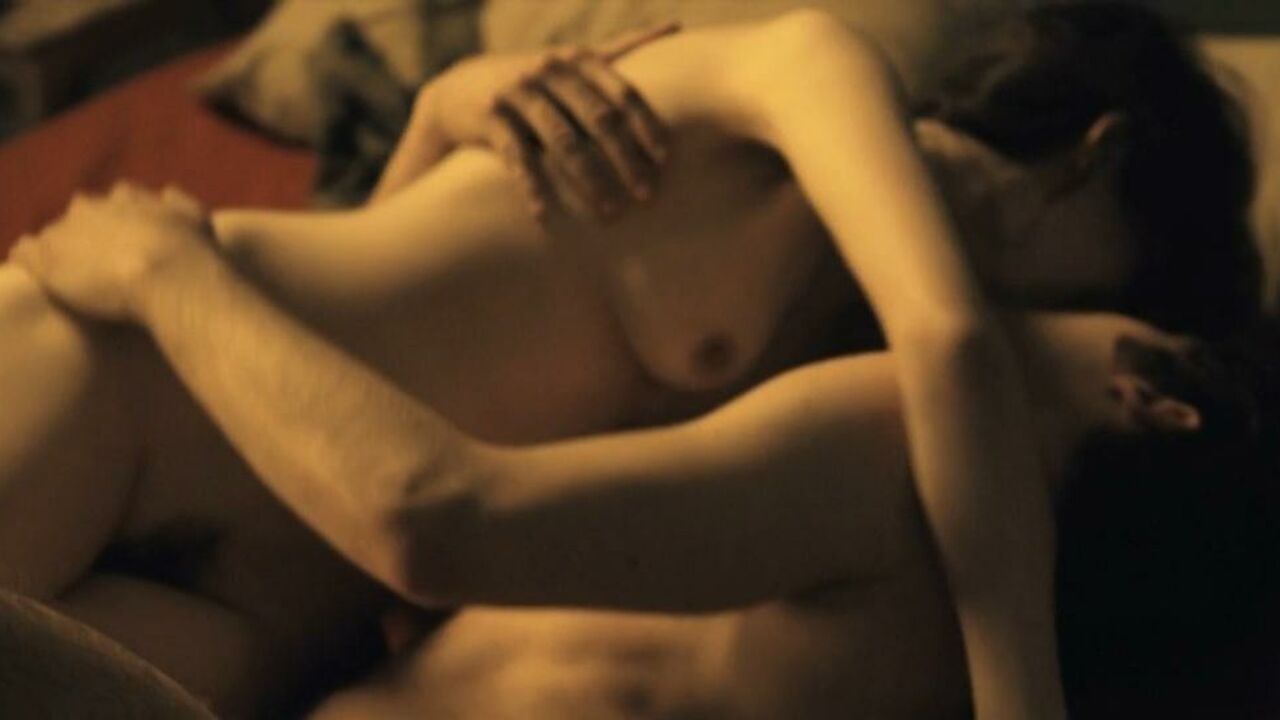 Astrid Berges nackt, Sexszene aus Frisbey Das Geschlecht der Engel (2012)