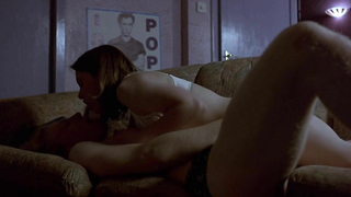 Kelly MacDonald y Pauline Lynch desnudas, escena de sexo de Trainspotting (1996)