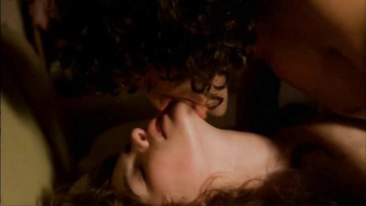 Vittoria Puccini nude, sex scene from Tutto l'amore che c'e (2000)