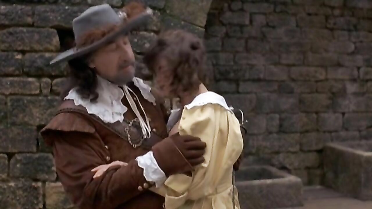 Sophie Marceau nude, erotic scene from La fille de d'Artagnan (1994)