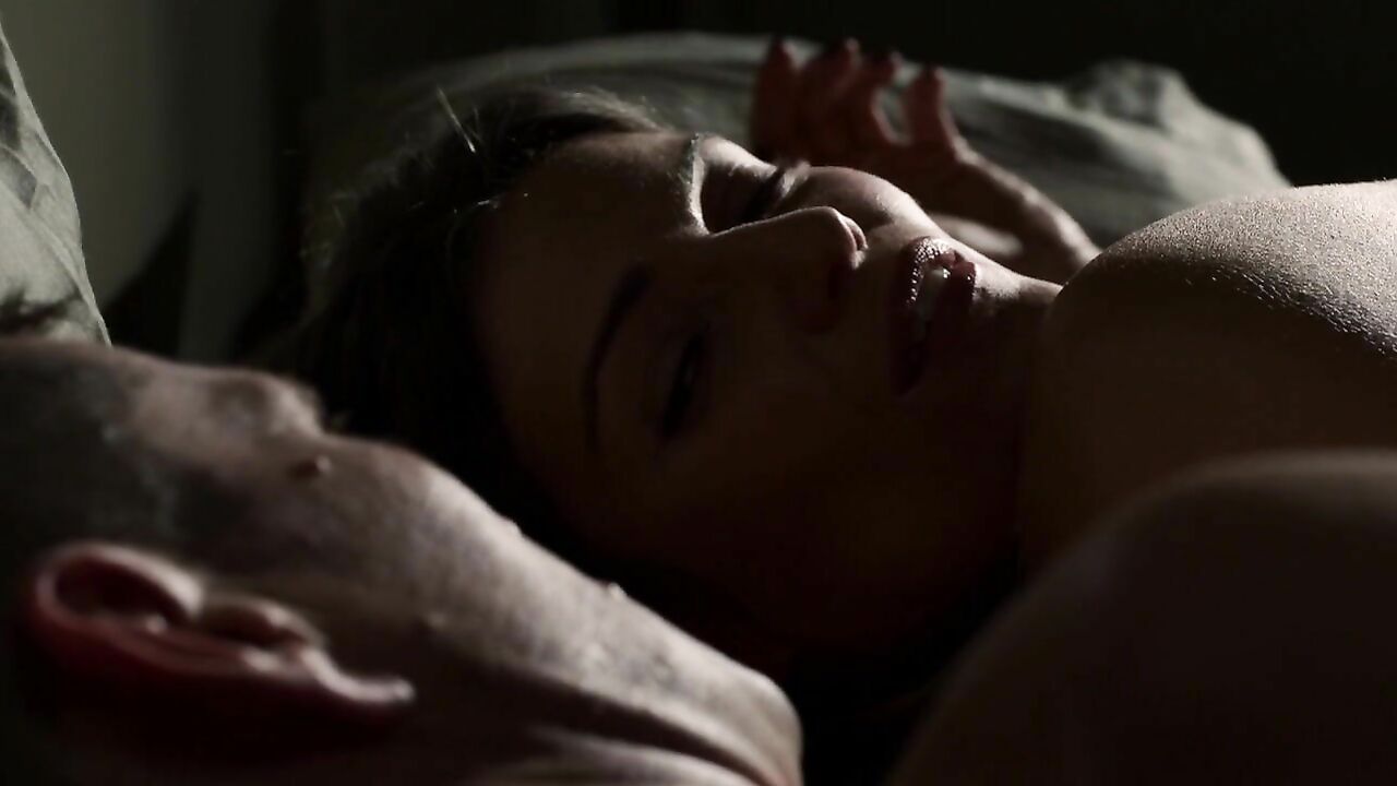 Ivana Milicevic nackt, Sexszene aus Banshee s03e01 (2015)