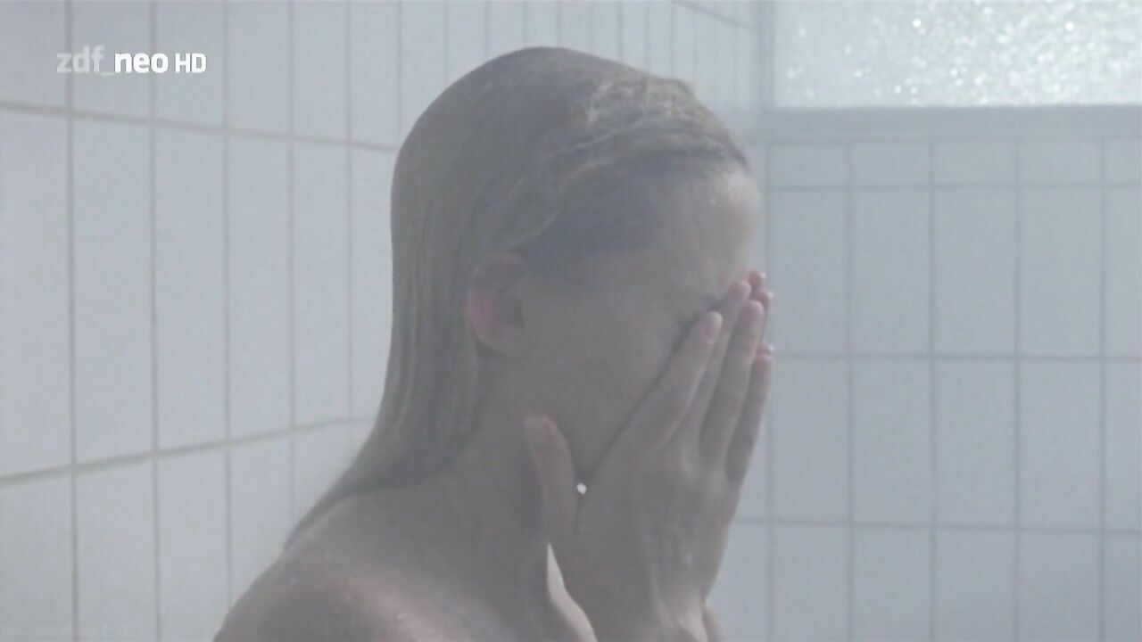 Annika Blendl nude, erotic scene from Ein starkes Team s01e41 (2009)