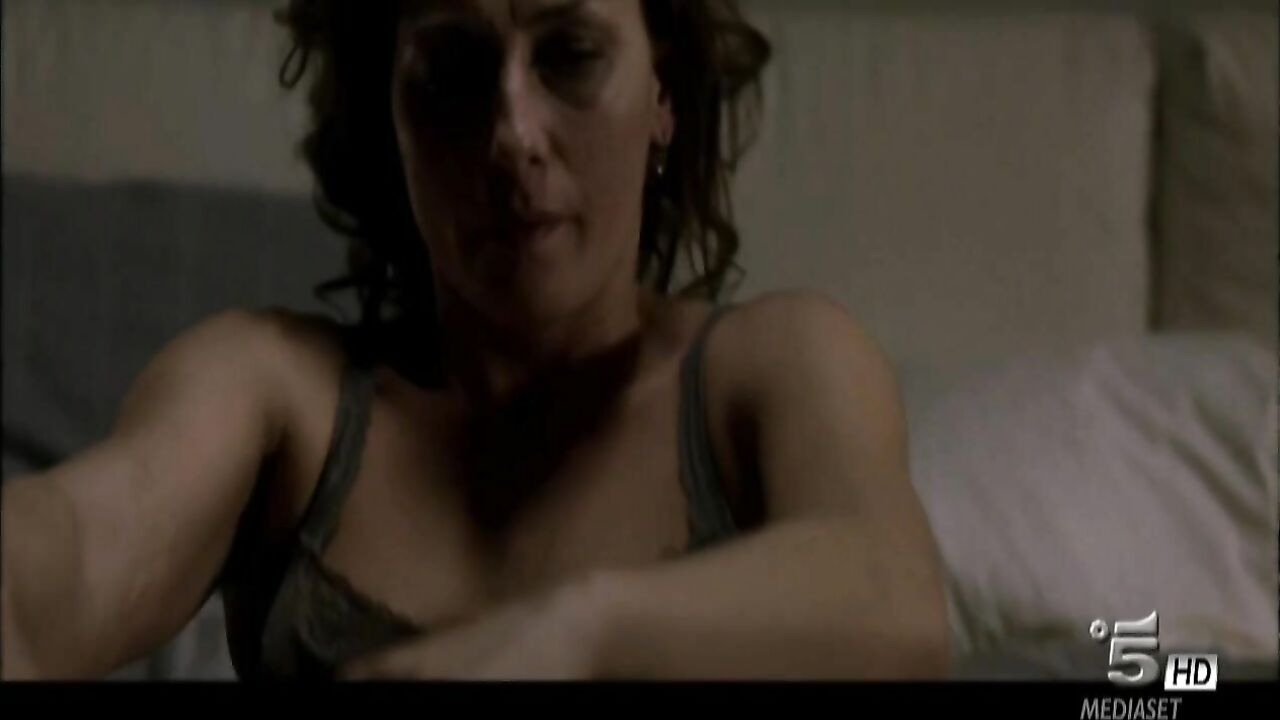 Lidia Vitale nude, sex scene from La Doppia ora (2009)