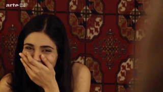 Pegah Ferydoni nua, cena erótica de Ayla (2010)