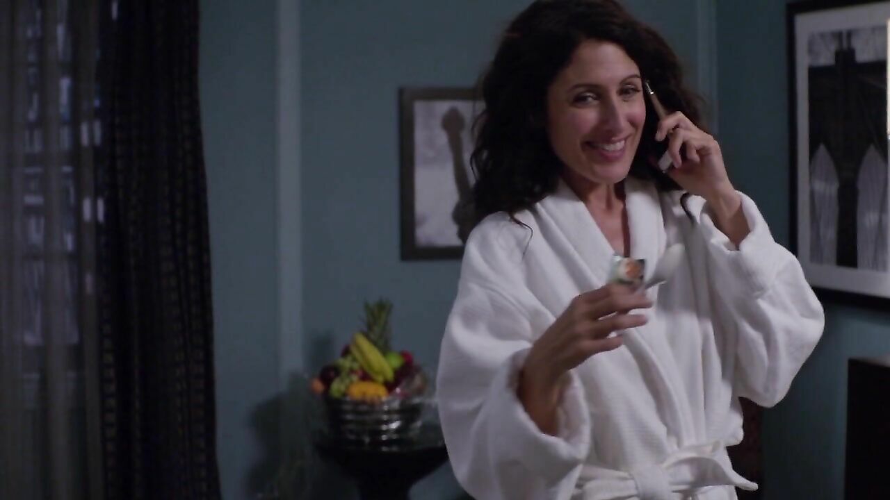 Lisa Edelstein nackt, erotische Szene aus Girlfriends Guide to Divorce s02e06 (2015)