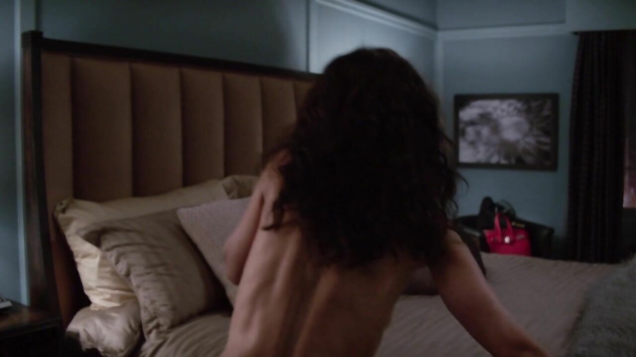 Lisa Edelstein nackt, erotische Szene aus Girlfriends Guide to Divorce s02e06 (2015)