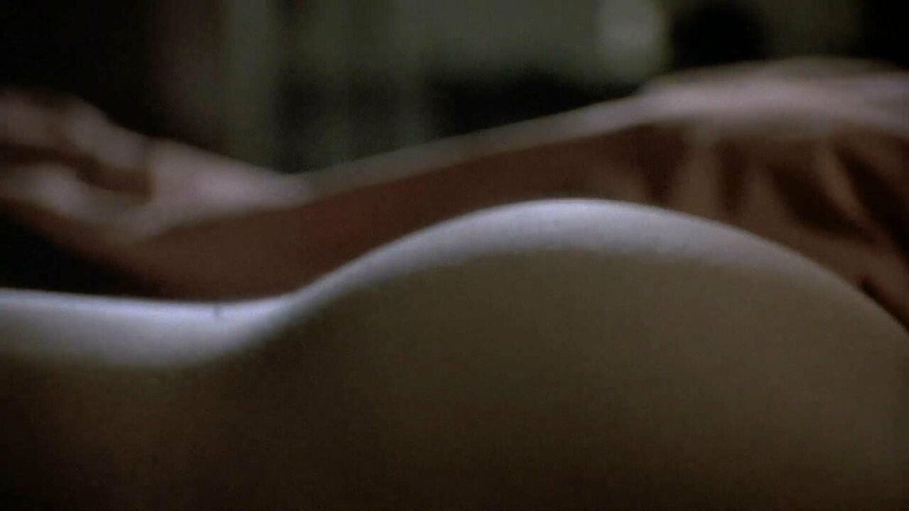 Linda Fiorentino nude, sex scene from The Last Seduction (1994)