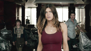 Alexandra Daddario seksowna, scena z San Andreas (2015)