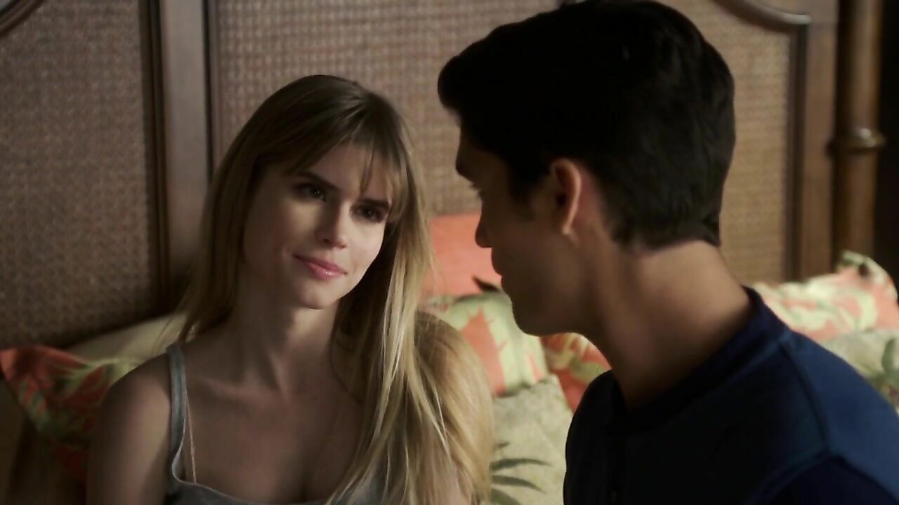 Carlson Young sexy, scene from Scream s01e09 (2015)