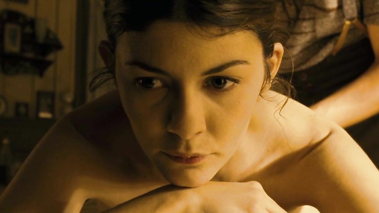 Audrey Tautou nude, sex scene from A Very Long Engagement (2004)