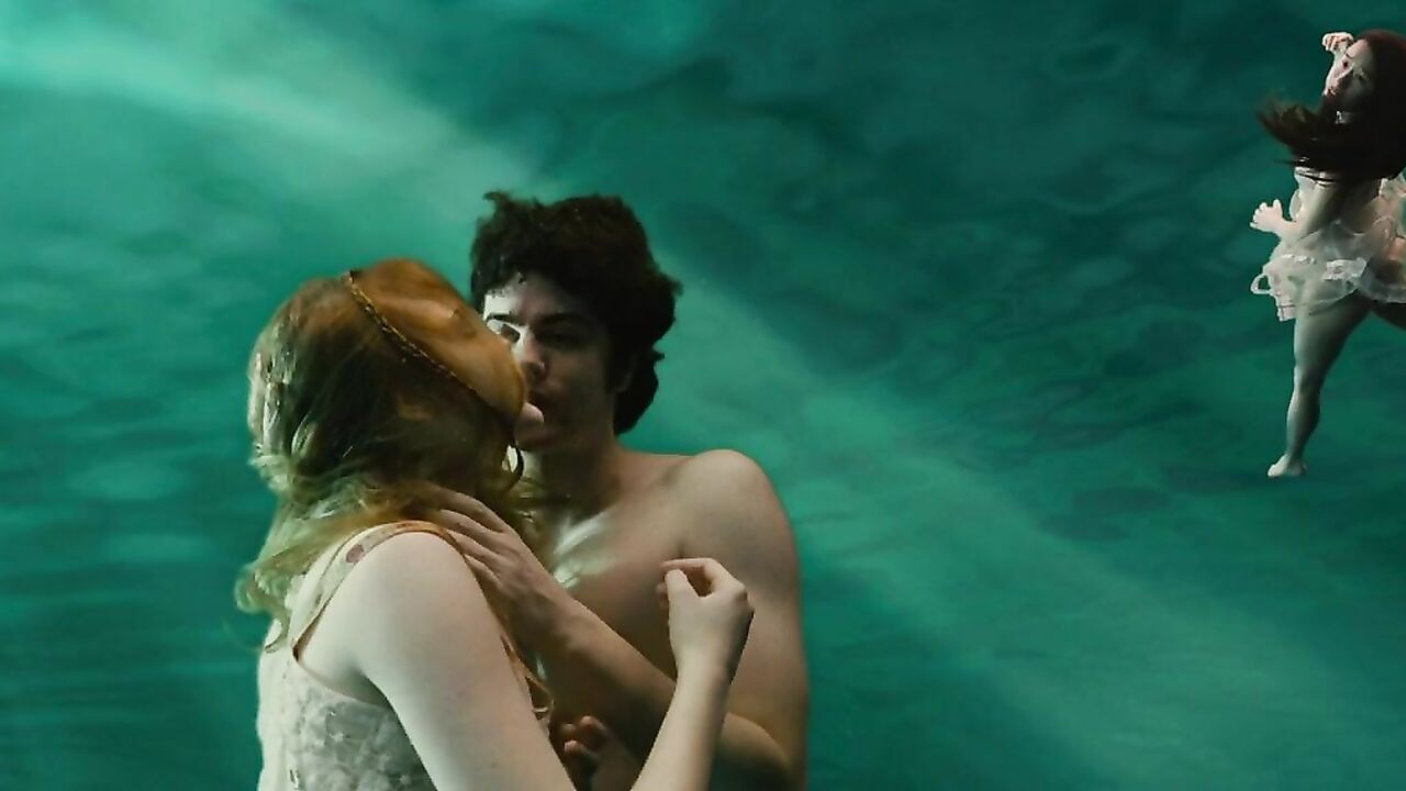 Evan Rachel Wood nackt, Szene aus Across the Universe (2007)