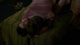 Maisie Williams seksowna, scena seksu z The Falling (2014)