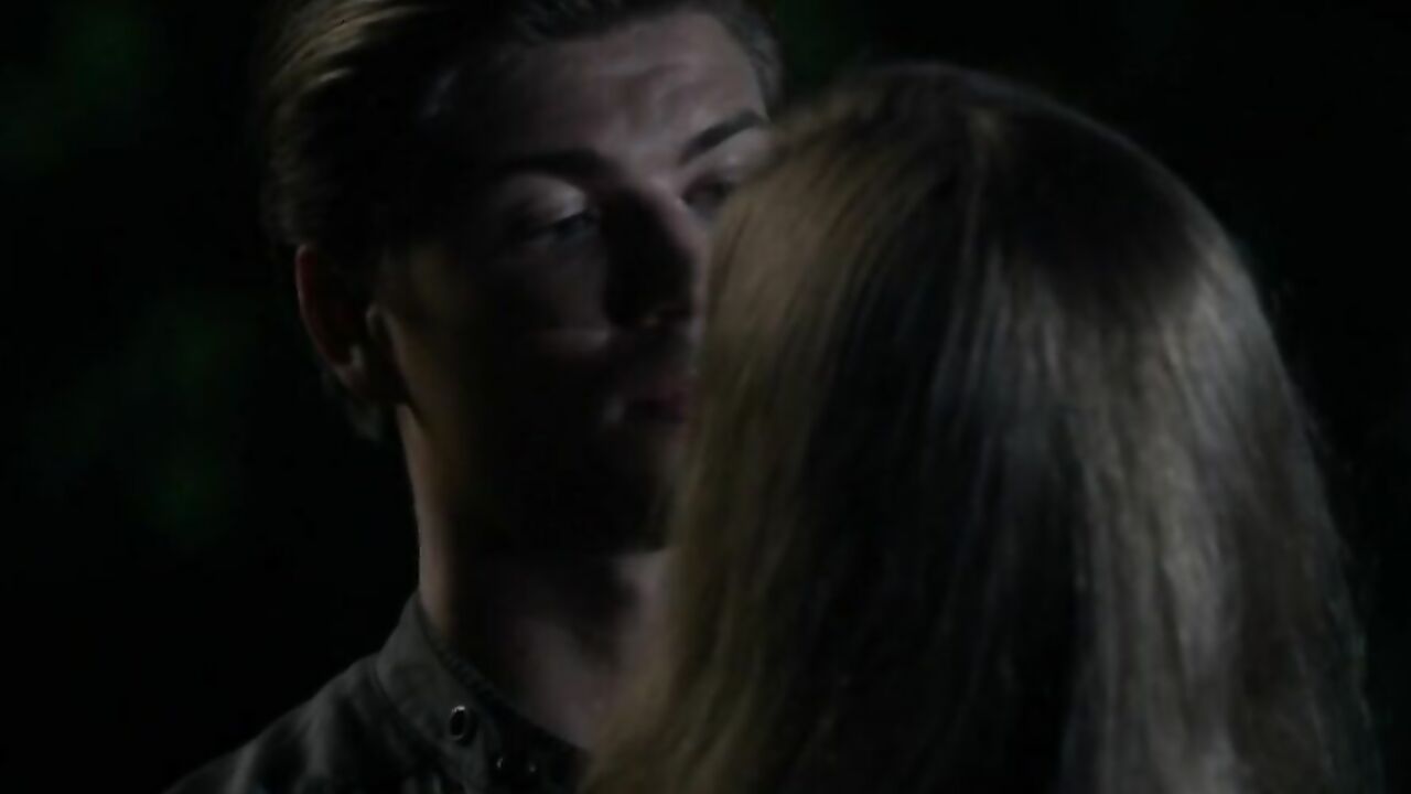 Willa Fitzgerald sexy, sex scene from Scream s01e05 (2015)