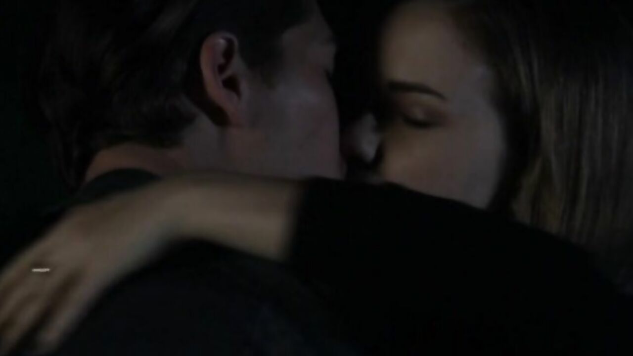 Willa Fitzgerald sexy, sex scene from Scream s01e05 (2015)