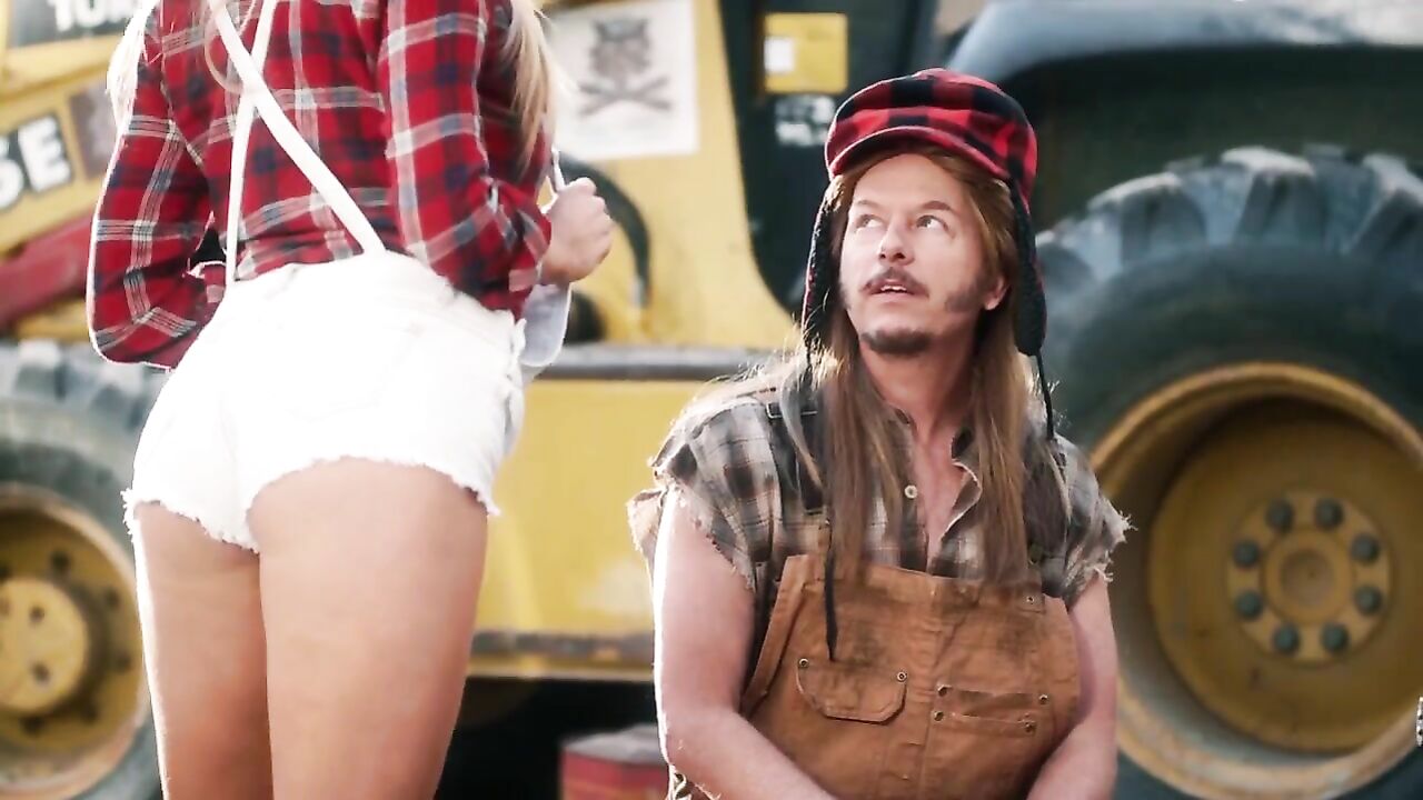 Charlotte McKinney sexy, scene from Joe Dirt 2 (2015)