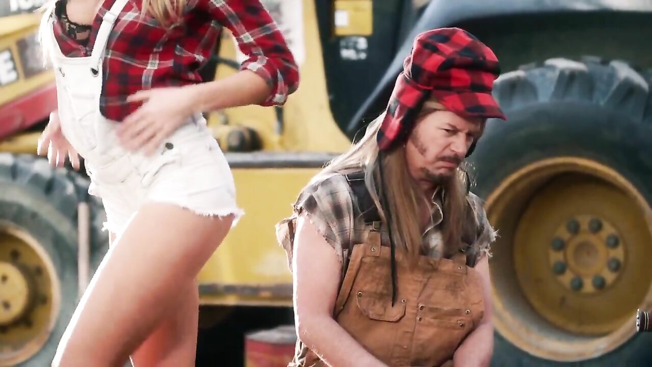 Charlotte McKinney sexy, scene from Joe Dirt 2 (2015)