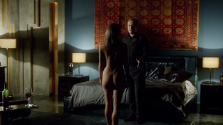 Inge Beckmann nuda, scena da Dominion s02e02 (2015)