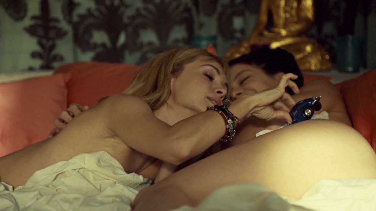 Tatiana Maslany sexy, Ksenia Solo sexy, scene from Orphan Black s03e07 (2015)