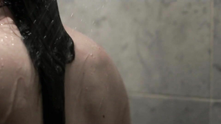 Emily Hampshire nue, scène de Holder's Comma (2014)