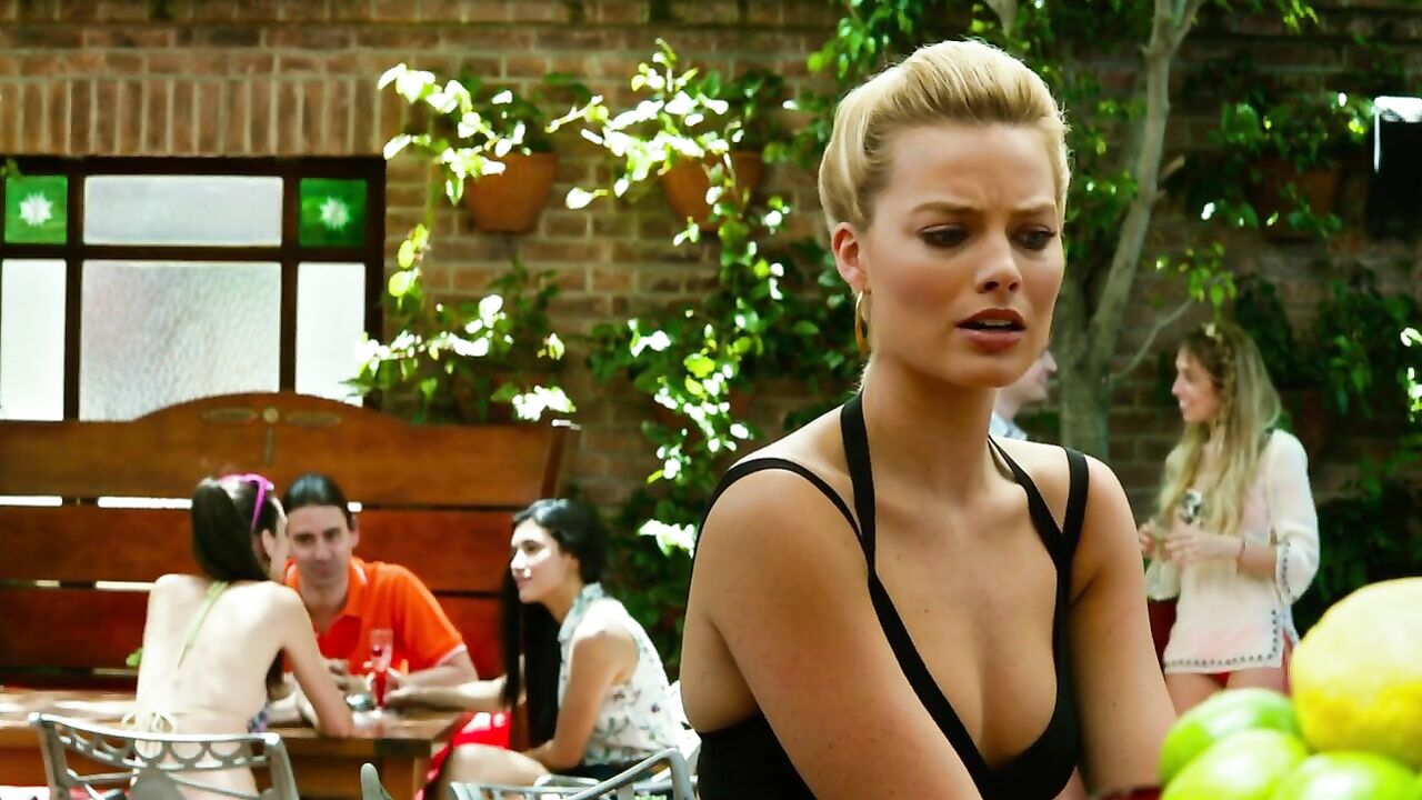 Margot Robbie nackt, Daniella Short nackt, Sexszene aus Focus (2015)