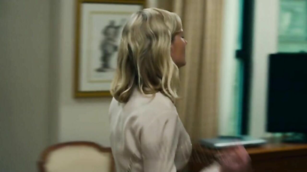 Kirsten Dunst sexy, sex scene from Bachelorette (2012)