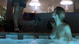 Natasha Henstridge nuda, scena di sesso da Species (1995)