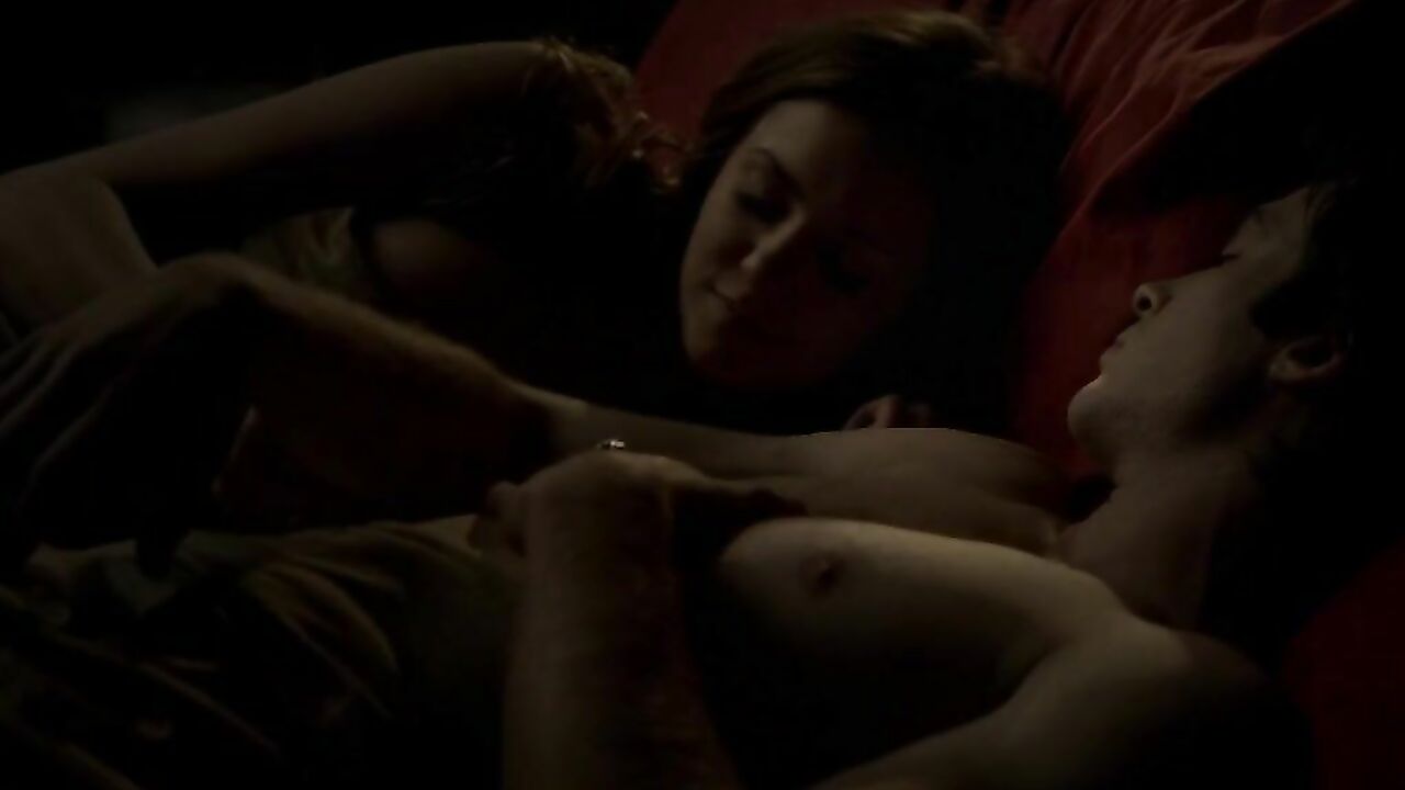 Nina Dobrev sexy, Candice Accola sexy, Sexszene aus The Vampire Diaries s06e13e17 (2015)