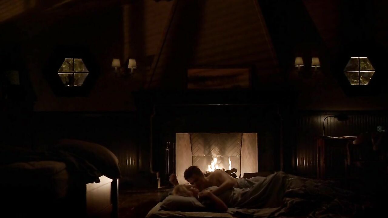 Nina Dobrev sexy, Candice Accola sexy, Sexszene aus The Vampire Diaries s06e13e17 (2015)