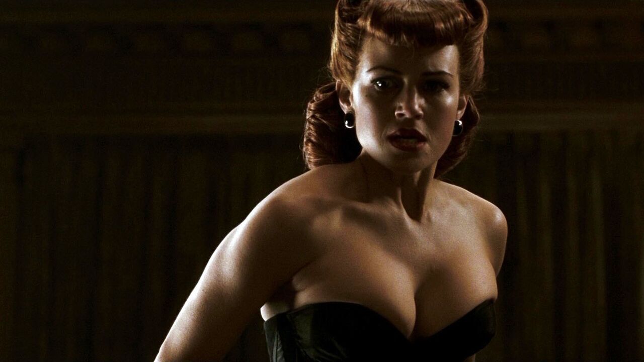 Carla Gugino sexy, erotische Szene aus Watchmen (2009)