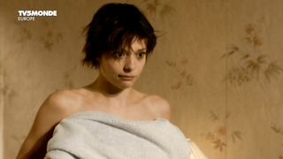 Lizzie Brochere nua, cena erótica de Un petit bout de France (2012)